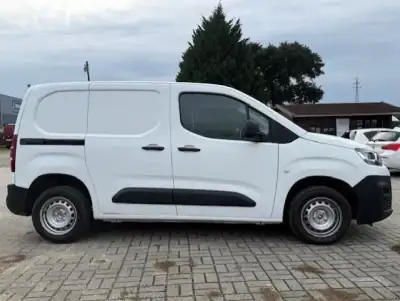 Citroën BERLINGO VAN XL 1.5 BLUE HDI 3 LUGARES 2022 - 15250 EUR, 101600 km - AUTO.MOTO.pt - 101600km - foto 3 de 23