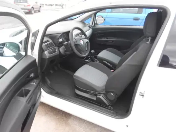 Fiat 1.3 CARGO 2012 - 5900 EUR, 216937 km - AUTO.MOTO.pt - 216937km - foto 8 de 11