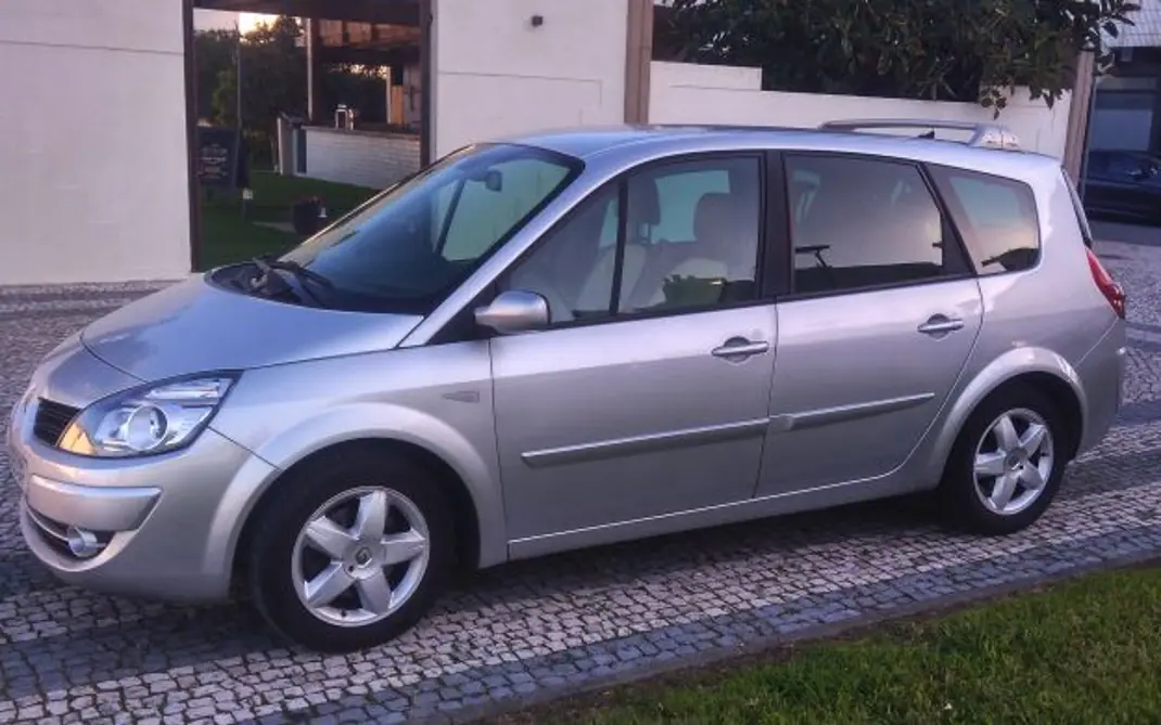 Renault Grand Scénic 2007 - 2750 EUR, 392 km - AUTO.MOTO.pt - 392km - foto 1 de 8