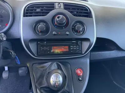 Renault Kangoo 2020 - 10560 EUR, 163000 km - AUTO.MOTO.pt - 163000km - foto 15 de 21
