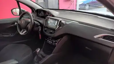Peugeot 208 2016 - 11690 EUR, 138481 km - AUTO.MOTO.pt - 138481km - foto 43 de 54