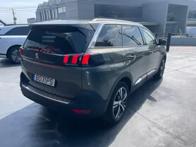 Peugeot 5008 2009 - 15900 EUR, 135061 km - AUTO.MOTO.pt - 135061km - foto 5 de 20