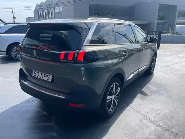 Peugeot 5008 2009 - 15900 EUR, 135061 km - AUTO.MOTO.pt - 135061km - foto 5 de 20