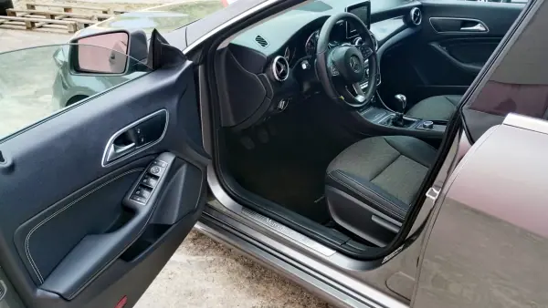Mercedes-Benz CLA 180 2016 - 16950 EUR, 176000 km - AUTO.MOTO.pt - 176000km - foto 12 de 32