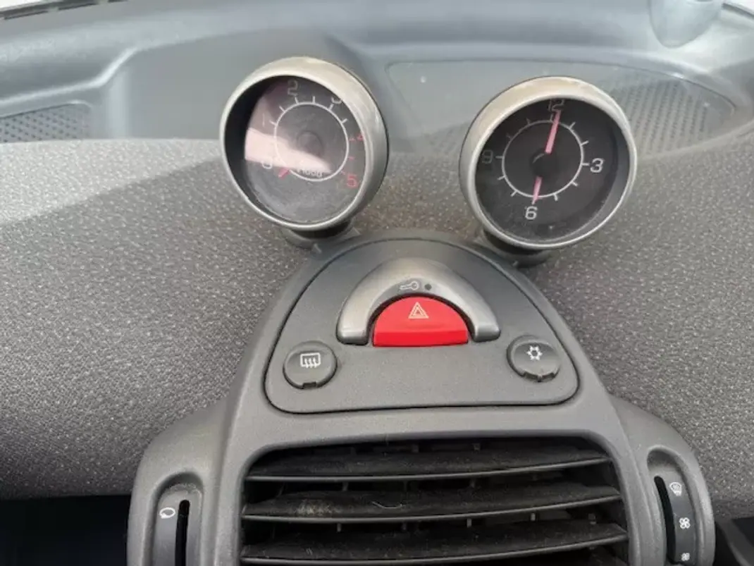 Smart Fortwo Cabrio 2004 - 4250 EUR, 122000 km - AUTO.MOTO.pt - 122000km - foto 22 de 29