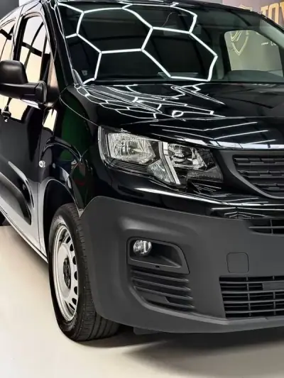 Peugeot PARTNER GIRAFON 2022 - 15999 EUR, 100086 km - AUTO.MOTO.pt - 100086km - foto 6 de 26