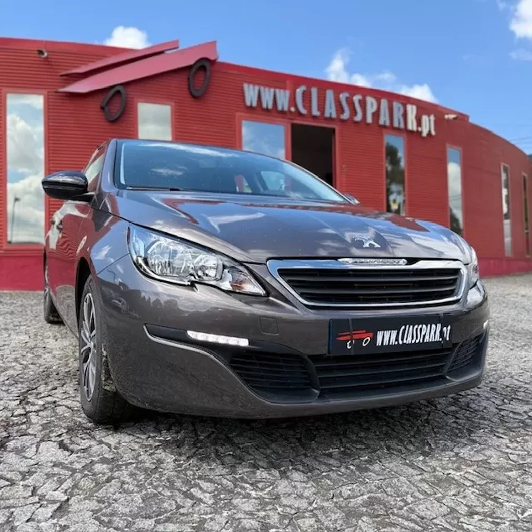 Peugeot 308 2015 - 9900 EUR, 131000 km - AUTO.MOTO.pt - 131000km - foto 1 de 14