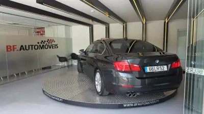 BMW 520 2011 - 10900 EUR, 370543 km - AUTO.MOTO.pt - 370543km - foto 3 de 54