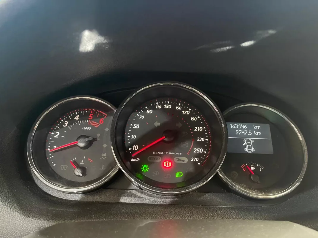 Renault Mégane Sport Tourer 2014 - 9999 EUR, 163000 km - AUTO.MOTO.pt - 163000km - foto 38 de 47