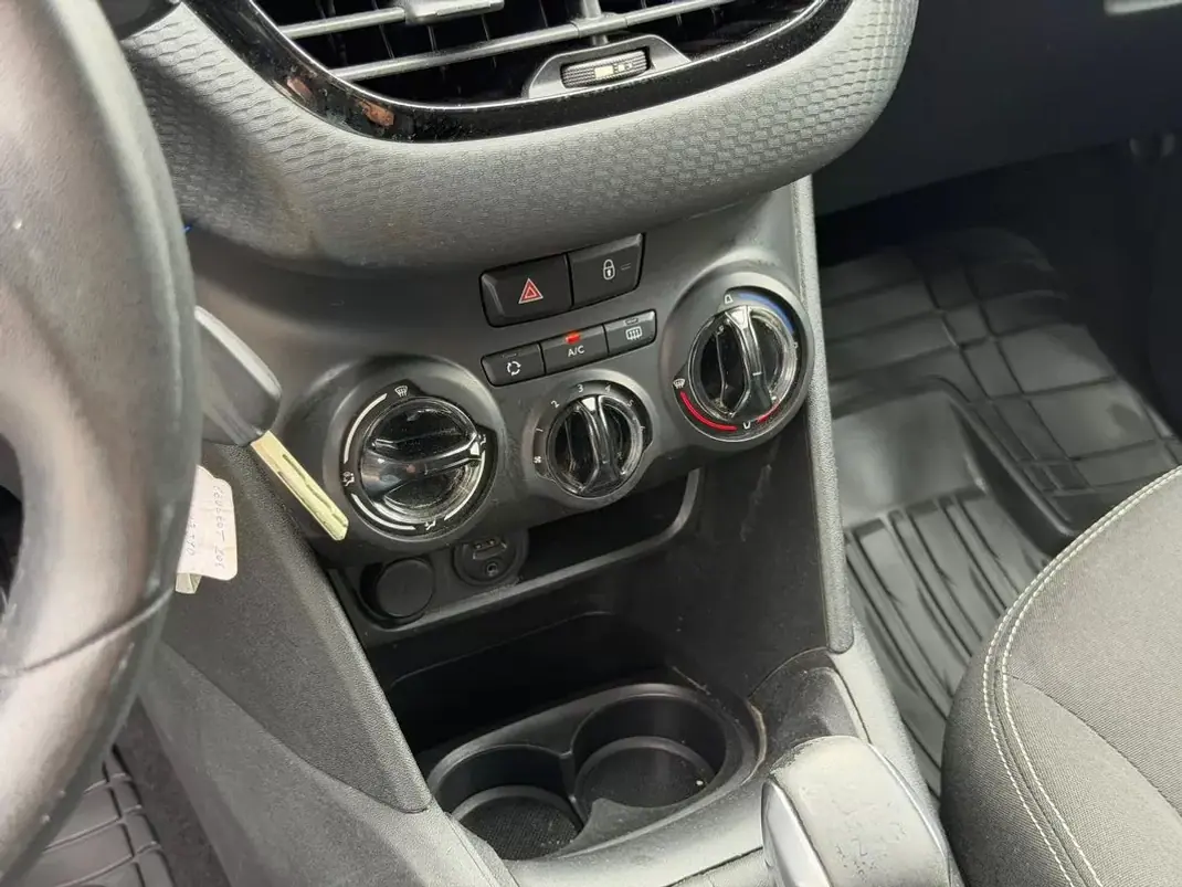 Peugeot 208 2017 - 10900 EUR, 72148 km - 72148km - foto 5 de 17