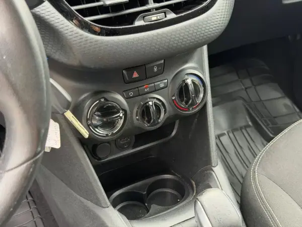 Peugeot 208 2017 - 10900 EUR, 72148 km - AUTO.MOTO.pt - 72148km - foto 5 de 17