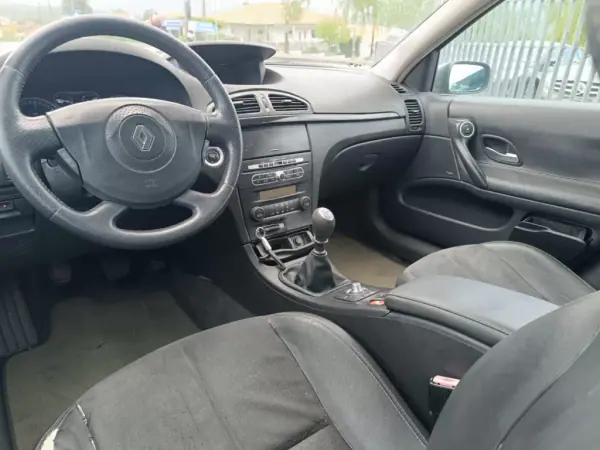 Renault Laguna 2007 - 3500 EUR, 230000 km - AUTO.MOTO.pt - 230000km - foto 20 de 23