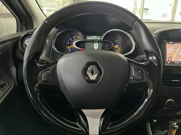Renault Clio Sport Tourer 2015 - 6900 EUR, 248781 km - AUTO.MOTO.pt - 248781km - foto 8 de 20