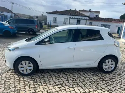 Renault Zoe 2016 - 8990 EUR, 85000 km - AUTO.MOTO.pt - 85000km - foto 5 de 18
