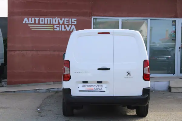 Peugeot Partner 1.5 BlueHDI Premium Longa 2020 - 14990 EUR, 176000 km - AUTO.MOTO.pt - 176000km - foto 6 de 18