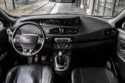 Renault Grand Scénic 2015 - 8990 EUR, 282413 km - AUTO.MOTO.pt - 282413km - foto 37 de 43