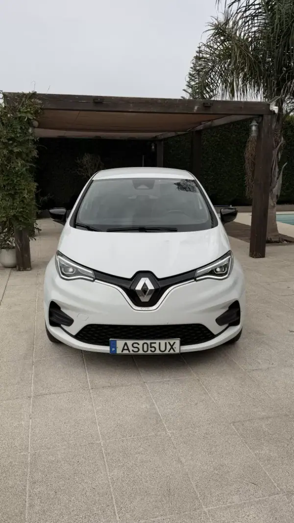 Renault Zoe (c/ Bateria) Limited 50 2022 Elétrico — 148 700 km Renault Zoe (c/ Bateria) Limited 50 2022 Elétrico