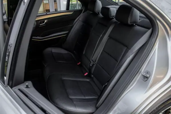 Mercedes-Benz E 250 2016 - 23750 EUR, 215762 km - AUTO.MOTO.pt - 215762km - foto 27 de 39