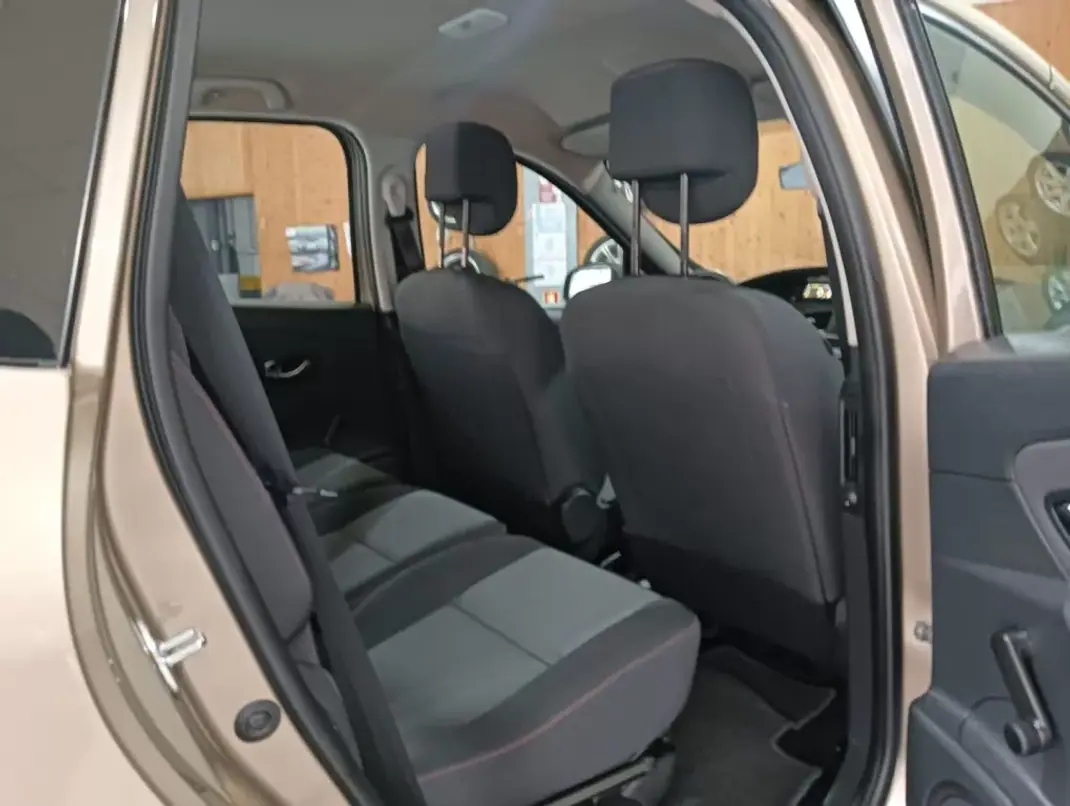 Renault Scénic 2015 - 10990 EUR, 159000 km - AUTO.MOTO.pt - 159000km - foto 18 de 19