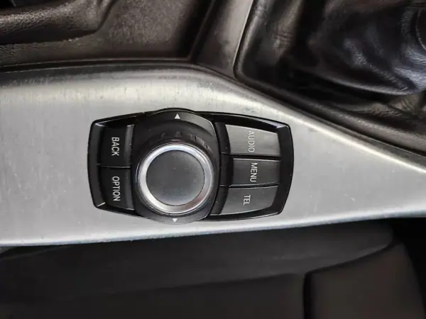 BMW 116 2013 - 10500 EUR, 215000 km - AUTO.MOTO.pt - 215000km - foto 31 de 33
