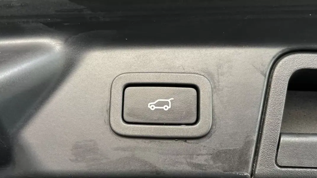 Land Rover Range Rover Velar 2019 - 37500 EUR, 96232 km - AUTO.MOTO.pt - 96232km - foto 7 de 31