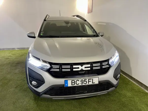 Dacia Jogger 2023 - 16450 EUR, 81000 km - AUTO.MOTO.pt - 81000km - foto 5 de 31