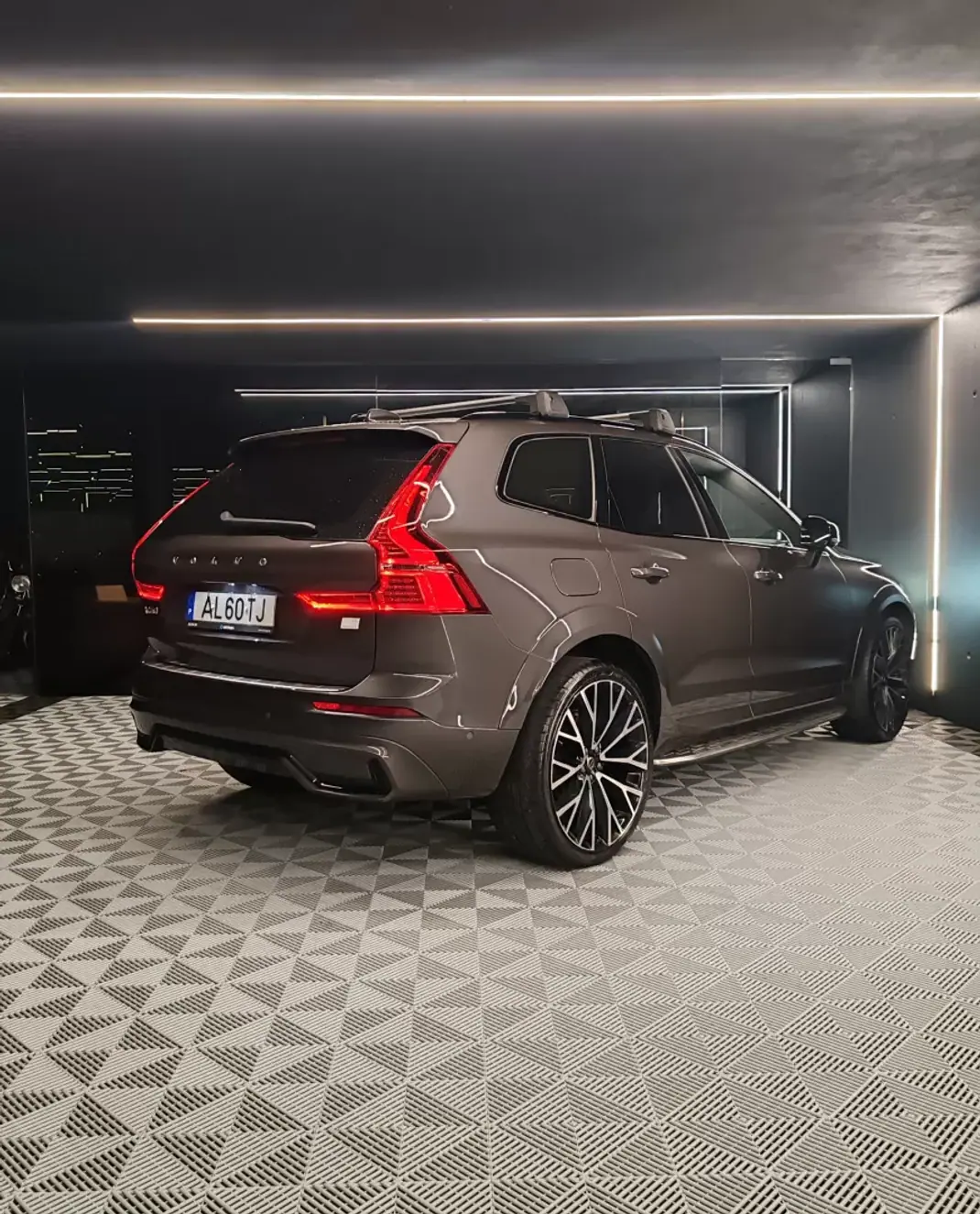 Volvo XC 60 2022 - 41000 EUR, 109000 km - AUTO.MOTO.pt - 109000km - foto 14 de 27