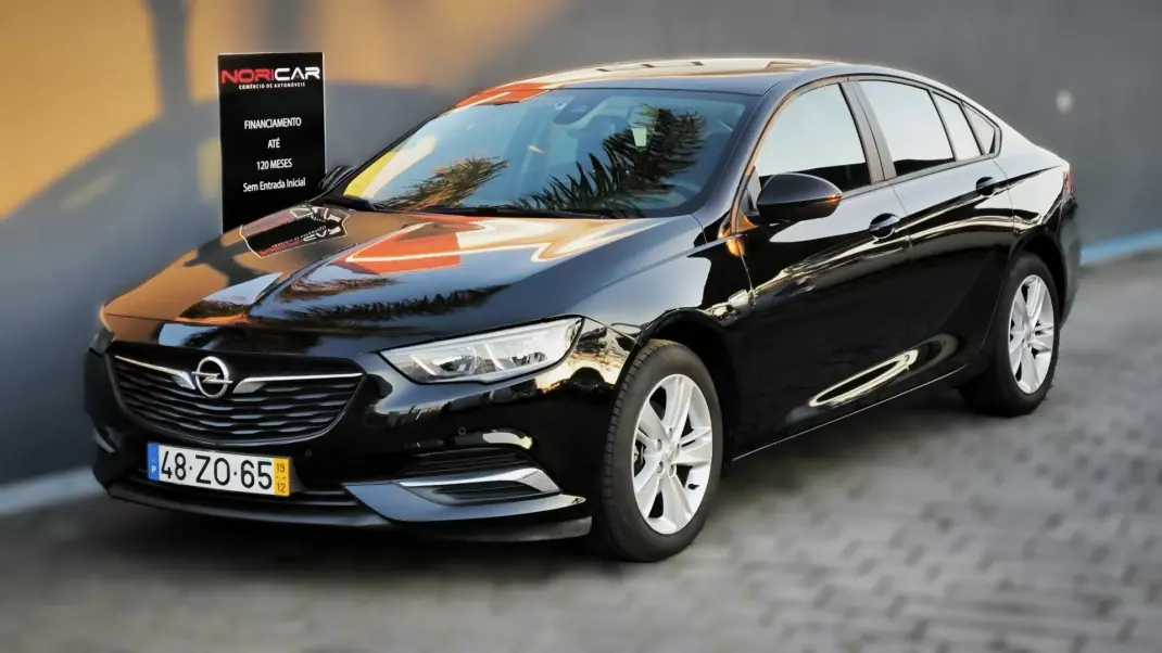 Opel Insignia Grand Sport 2019 - 14950 EUR, 70795 km - AUTO.MOTO.pt - 70795km - foto 1 de 36