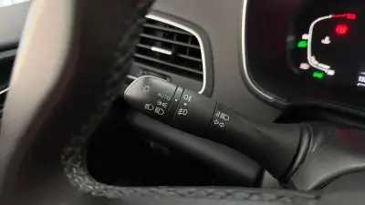 Renault Mégane Sport Tourer 2020 - 13990 EUR, 137993 km - AUTO.MOTO.pt - 137993km - foto 29 de 32