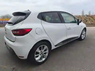 Renault Clio 2018 - 10950 EUR, 117726 km - AUTO.MOTO.pt - 117726km - foto 16 de 23