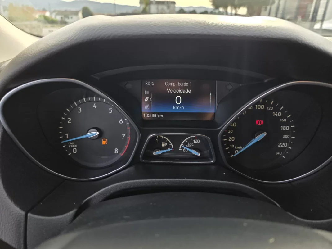 Ford Focus 2015 - 10990 EUR, 105000 km - AUTO.MOTO.pt - 105000km - foto 20 de 32
