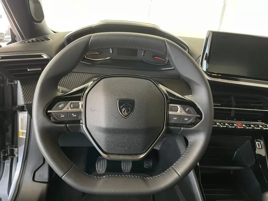 Peugeot 2008 2025 - 21490 EUR, 11591 km - AUTO.MOTO.pt - 11591km - foto 5 de 10