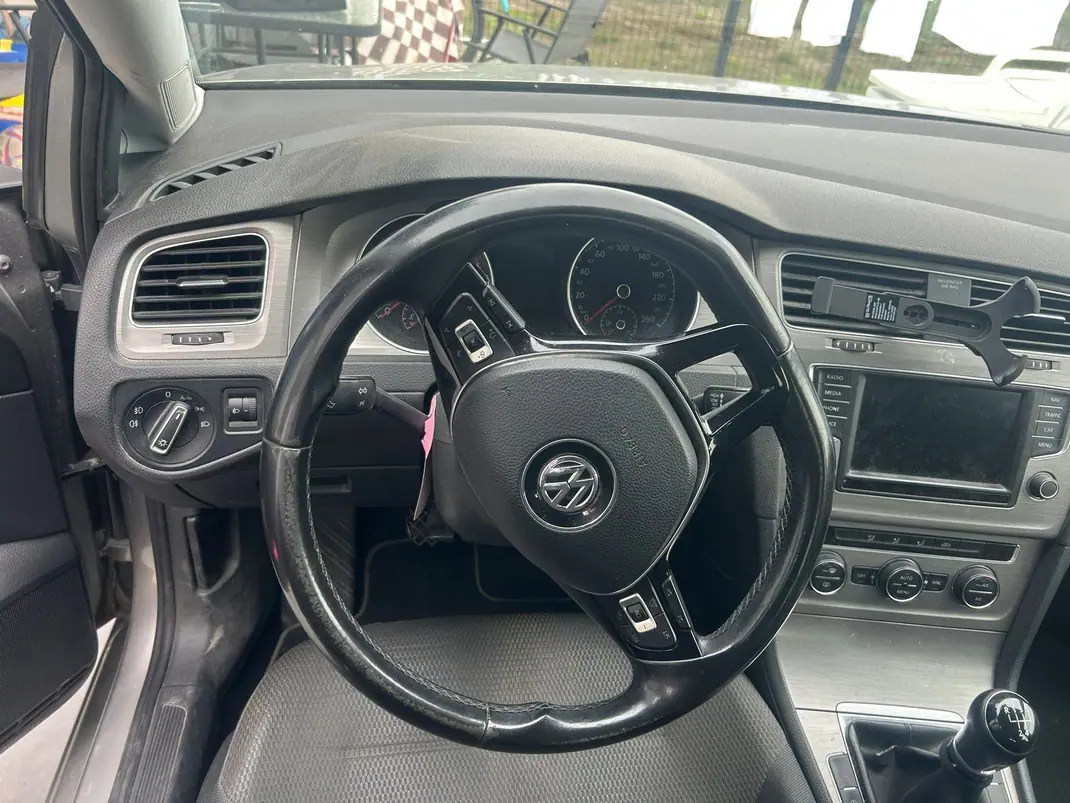 Volkswagen Golf 2016 - 9900 EUR, 265000 km - 265000km - foto 7 de 9