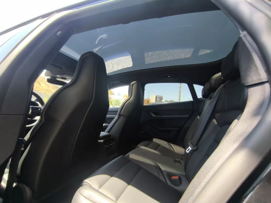 Porsche Taycan Sport Turismo 2024 - 92500 EUR, 36000 km - 36000km - foto 14 de 25