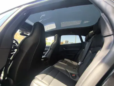 Porsche Taycan Sport Turismo 2024 - 92500 EUR, 36000 km - AUTO.MOTO.pt - 36000km - foto 14 de 25