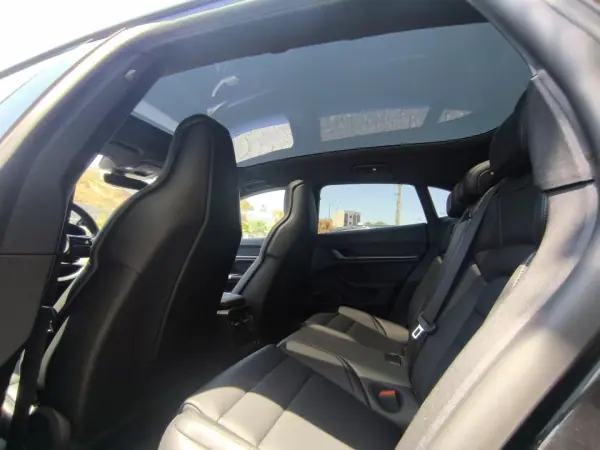 Porsche Taycan Sport Turismo 2024 - 92500 EUR, 36000 km - AUTO.MOTO.pt - 36000km - foto 14 de 25