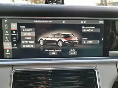Porsche Panamera Sport Turismo 2018 - 84990 EUR, 147000 km - AUTO.MOTO.pt - 147000km - foto 14 de 50