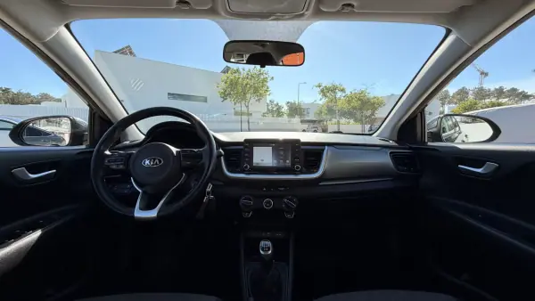 Kia Stonic 2020 - 13500 EUR, 94712 km - AUTO.MOTO.pt - 94712km - foto 7 de 16