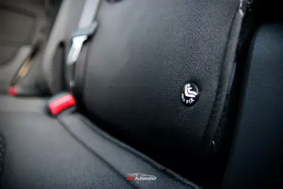 Renault Captur 2019 - 14800 EUR, 98000 km - AUTO.MOTO.pt - 98000km - foto 26 de 27