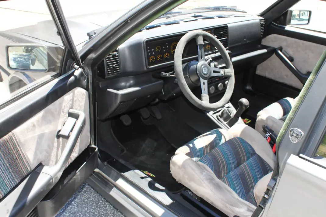 Lancia Delta 1988 - 15500 EUR, 194000 km - 194000km - foto 16 de 35