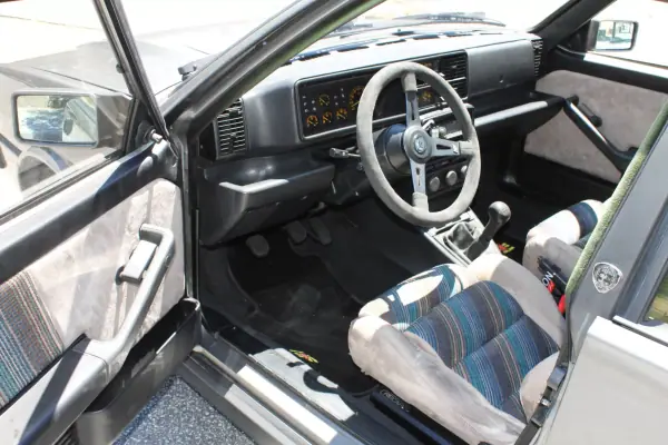 Lancia Delta 1988 - 16500 EUR, 194000 km - AUTO.MOTO.pt - 194000km - foto 16 de 35