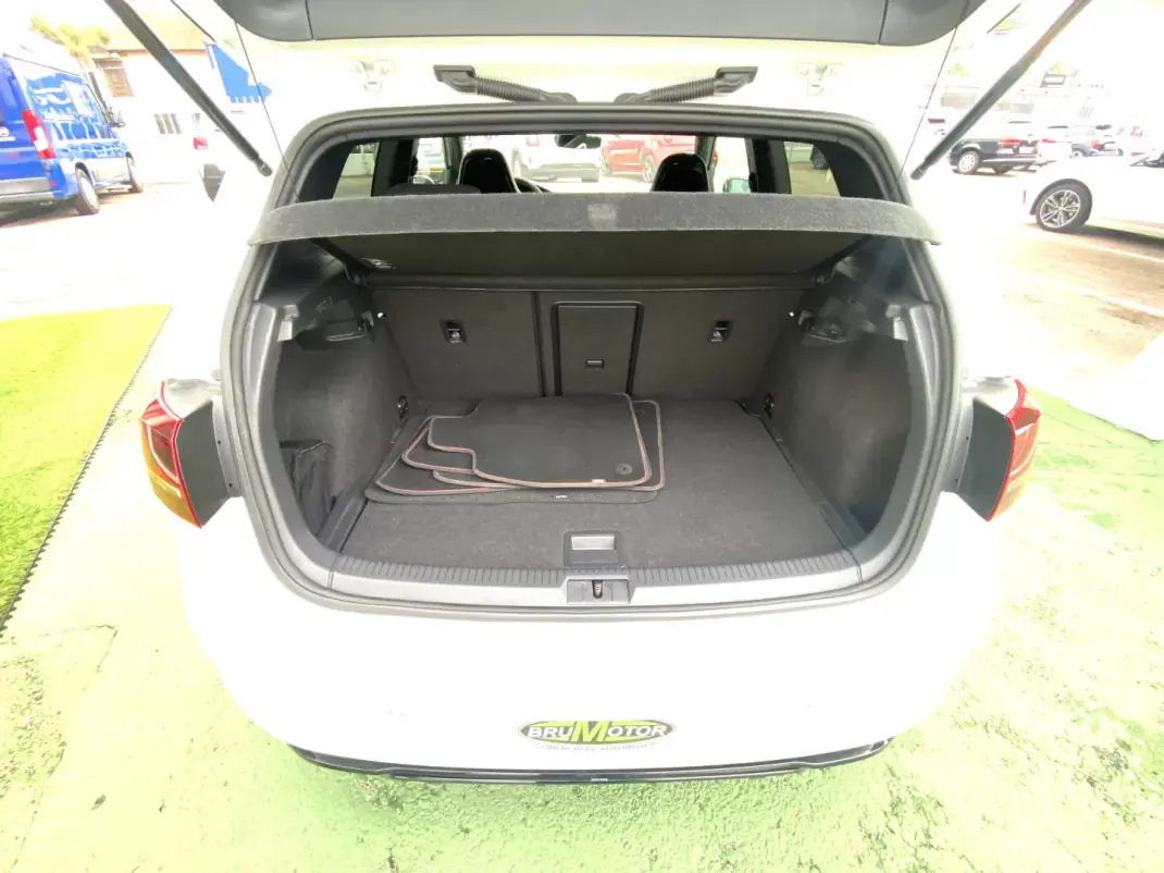 Volkswagen Golf 2017 - 29000 EUR, 55447 km - 55447km - foto 15 de 16