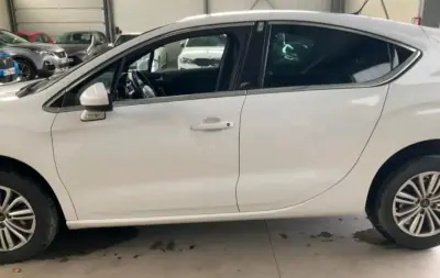 Citroën DS4 2014 - 8900 EUR, 118142 km - AUTO.MOTO.pt - 118142km - foto 8 de 11