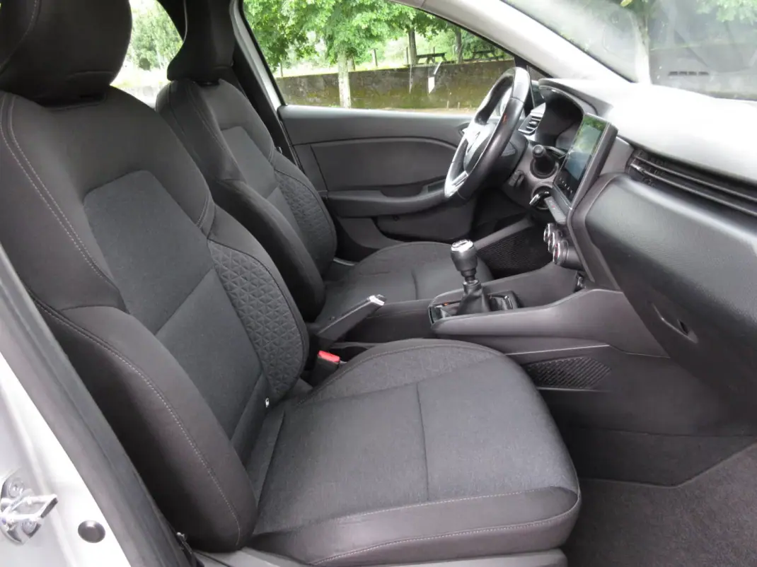 Renault Clio 2022 - 13490 EUR, 149000 km - AUTO.MOTO.pt - 149000km - foto 27 de 42