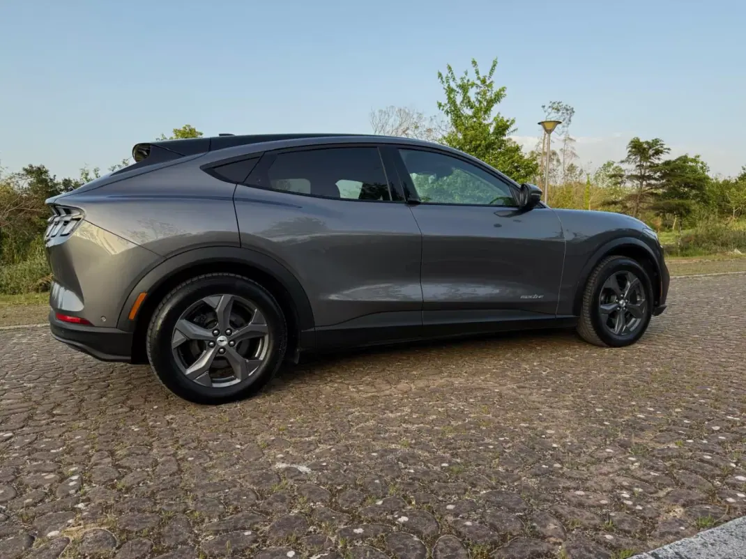 Ford Mustang Mach-E 2022 - 25900 EUR, 139000 km - AUTO.MOTO.pt - 139000km - foto 18 de 19