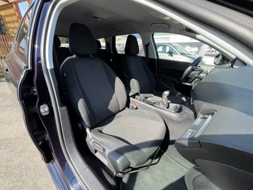 Peugeot 308 SW 2018 - 9950 EUR, 219000 km - AUTO.MOTO.pt - 219000km - foto 24 de 40