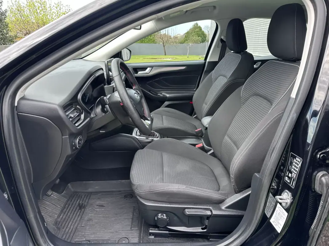 Ford Focus 2018 - 10900 EUR, 100000 km - AUTO.MOTO.pt - 100000km - foto 25 de 56