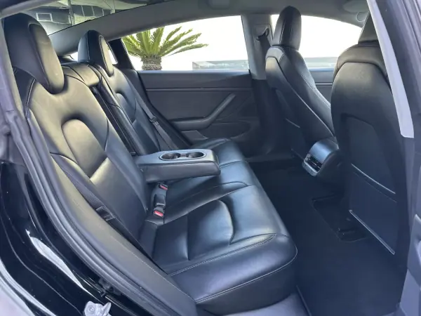 Tesla Model 3 2019 - 19900 EUR, 270000 km - AUTO.MOTO.pt - 270000km - foto 45 de 53