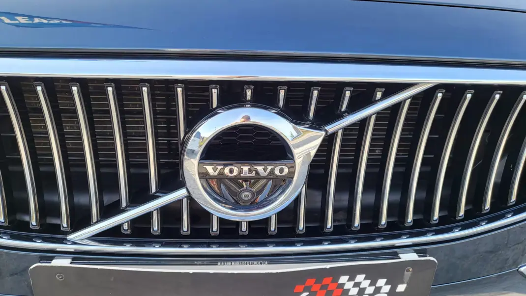 Volvo S90 2017 - 16900 EUR, 292100 km - 292100km - foto 16 de 44