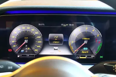 Mercedes-Benz E 300 2019 - 23900 EUR, 178524 km - AUTO.MOTO.pt - 178524km - foto 23 de 34